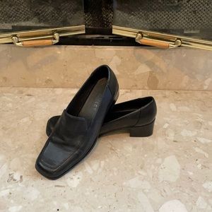 Lizflex black loafers (7.5)